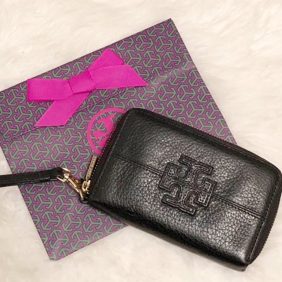 Tory Burch Handbags - Tory Burch Wristlet 6 x 4”. Excellent condition